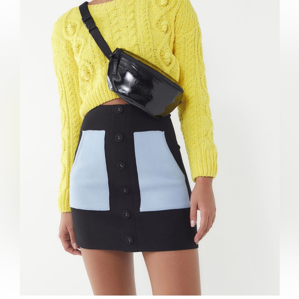 🆕 🩷URBAN OUTFITTERS Simi Button Front Sweater Mini Skirt